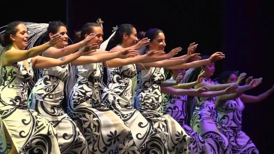 Dinner Show in Bali Hai with Wine refill and transportation - The orchestra turns dinner into a dance night