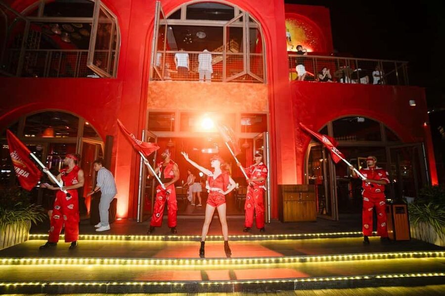 Dinner with Symphony Show And Firework Of Kiss Of The Sea - Transport and communication need careful checking