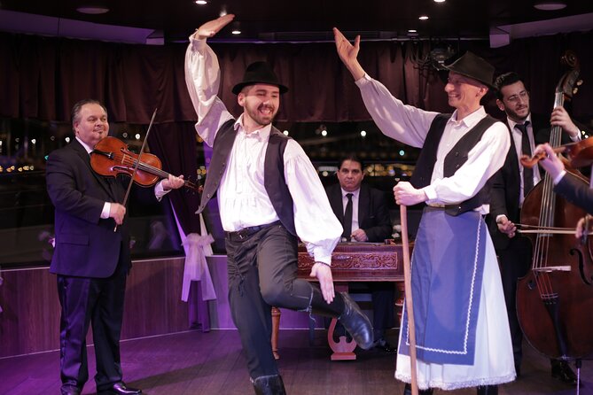 Drinks and Folklore Show Cruise in Budapest - Food, drinks, and the onboard mood