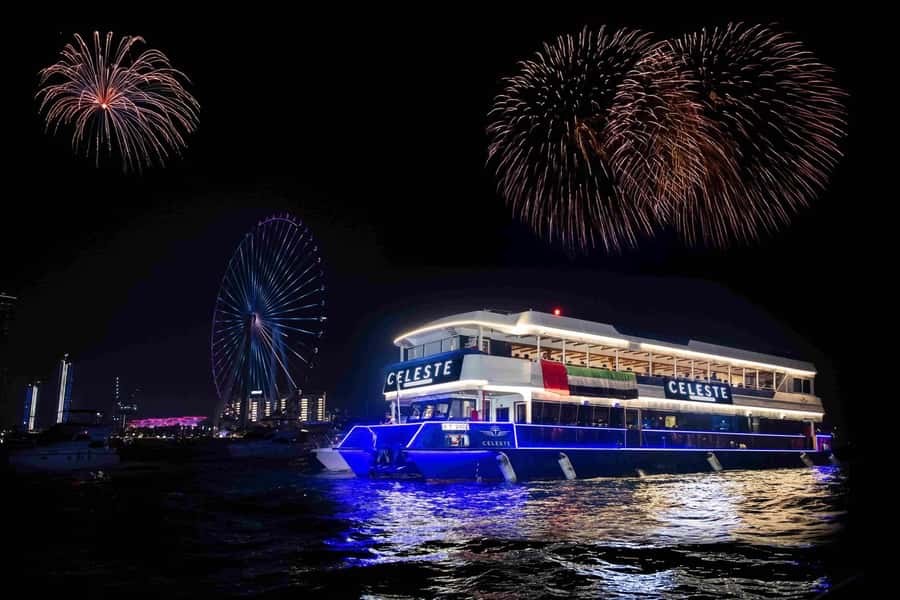 Dubai Marina: Luxury Dinner Cruise, Live Show, Open Bar & DJ - Arriving 30 minutes before departure