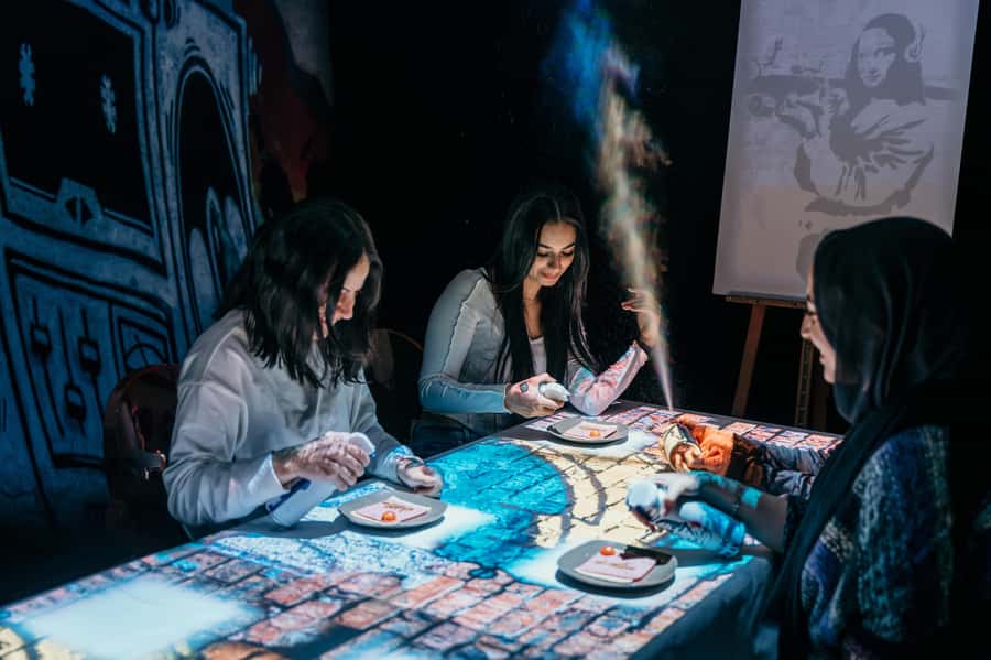 Dubai: Seven Paintings Immersive Dining Show Tickets - A seven-course dinner with an art-show twist