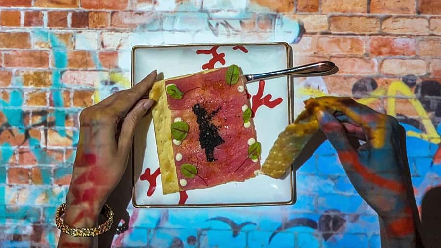 Dubai: Seven Paintings Immersive Dining Show Tickets - The food, the visuals, and the value of the ticket