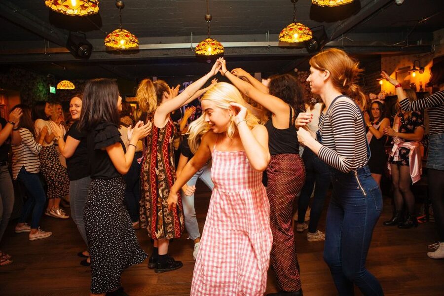 Dublin: Irish Music and Dance Show with Dance Lesson - Merchant’s Arch, Temple Bar, and the pub setting