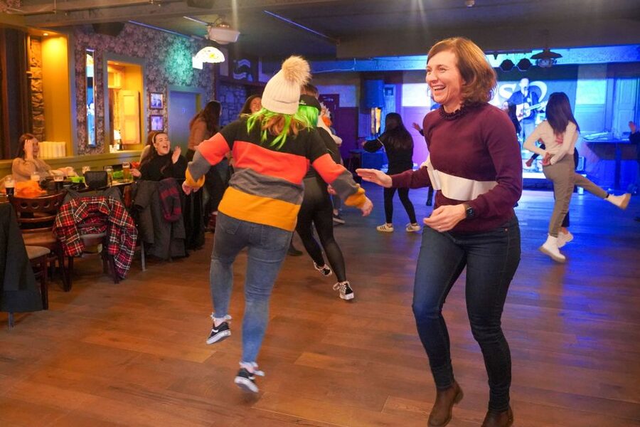 Dublin: Irish Music and Dance Show with Dance Lesson - Who should book this experience?