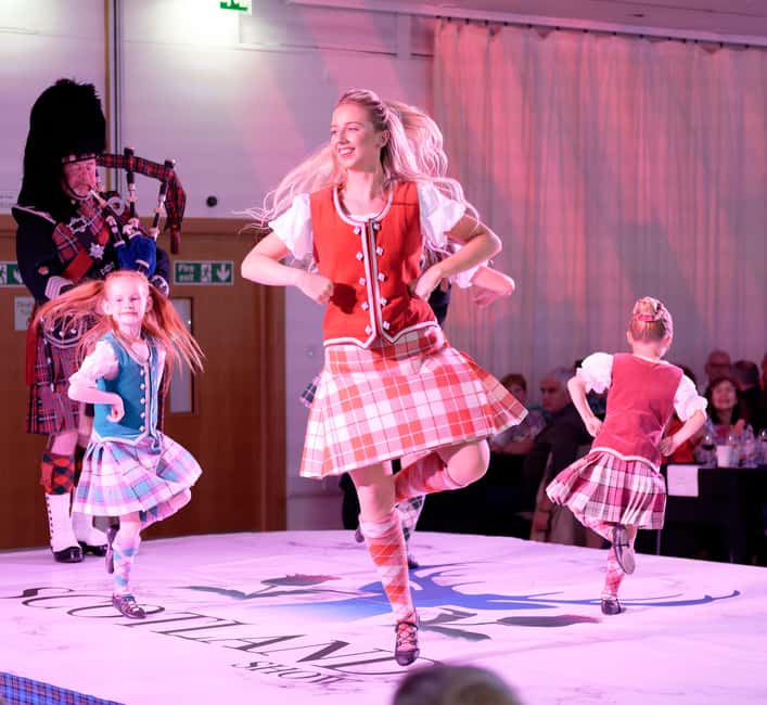 Edinburgh: Spirit of Scotland Show with 4-Course Dinner - Dinner with one included drink