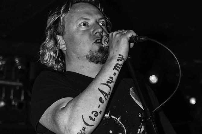English Comedy Show with Pizza and Shots in Central Berlin - Should you book Cosmic Comedy?