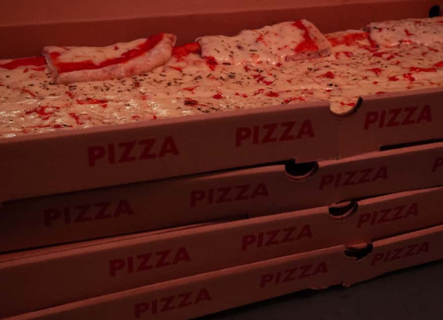English Stand-Up Comedy Show with Free Pizza and Free Shots - Is $10 good value?