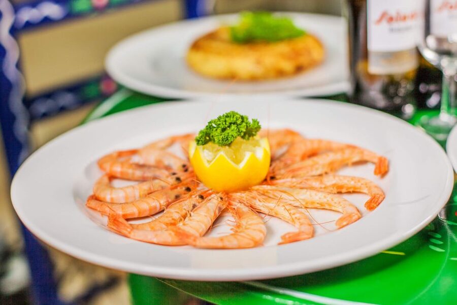 Estepona: Andalusian Flamenco Show Entry Ticket with Drink - Choosing the dinner option