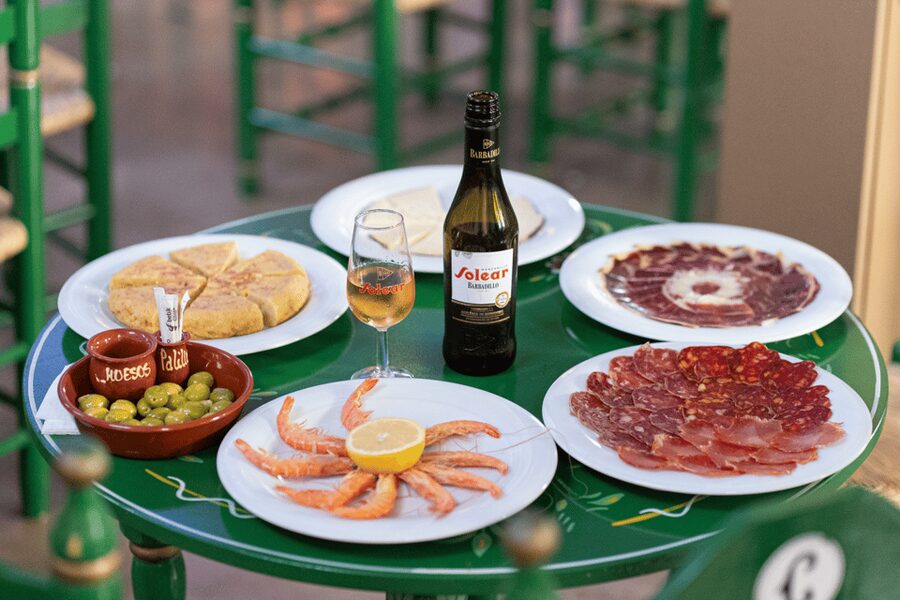 Estepona: Andalusian Flamenco Show Entry Ticket with Drink - The opening: settle into a traditional Andalusian setting