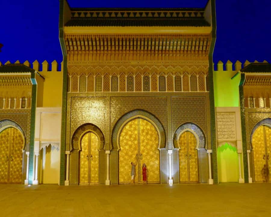 Fes: Dinner Show by Night with City Tour - Meeting the city after dark