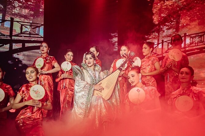 Fine Dining with Cultural Show by the Mandarin Oriental - Sala Rim Naam and its traditional pavilion