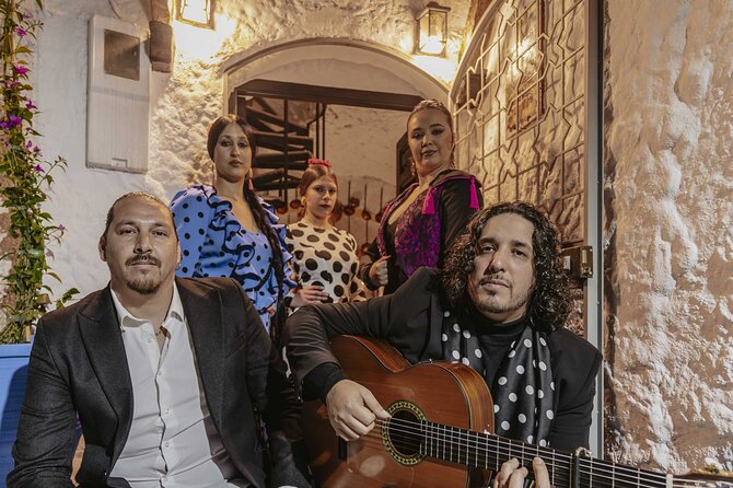 Flamenco show at Cueva Los Amayas, in Sacromonte - Inside the 60-seat cave