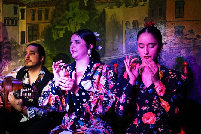 Flamenco Show at Tablao Albayzín Granada - Drinks, tapas, and the dinner choice