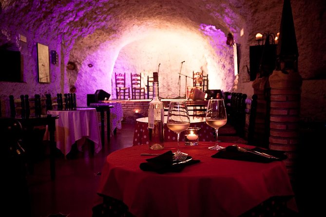Flamenco Show in a Cave Restaurant in Granada - The performance: why it earns the strongest praise