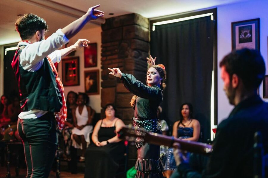 Flamenco Show & Sangria Tasting - The 18:30 Move Toward Triana