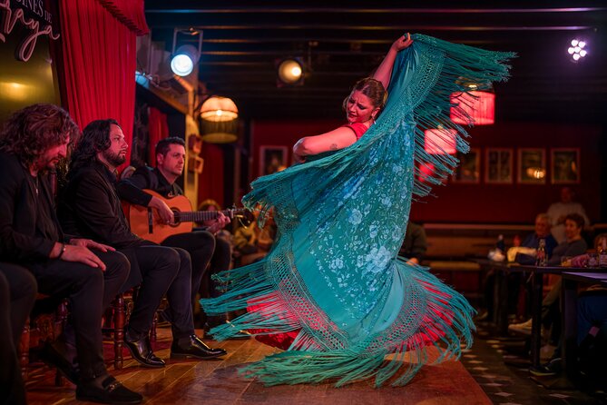 Flamenco Show Ticket at tablao Jardines de Zoraya Granada - What the one-hour performance includes