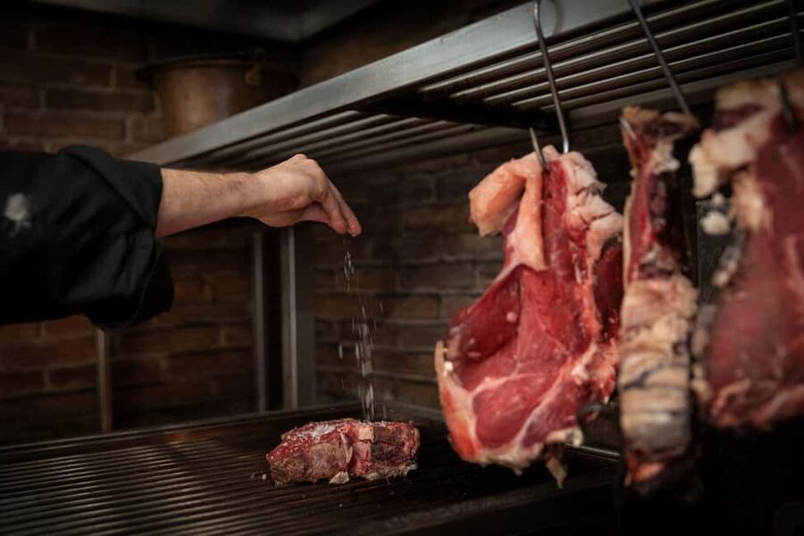 Florence: Live Grill Show & Steak Dinner with Wine - Key points at a glance