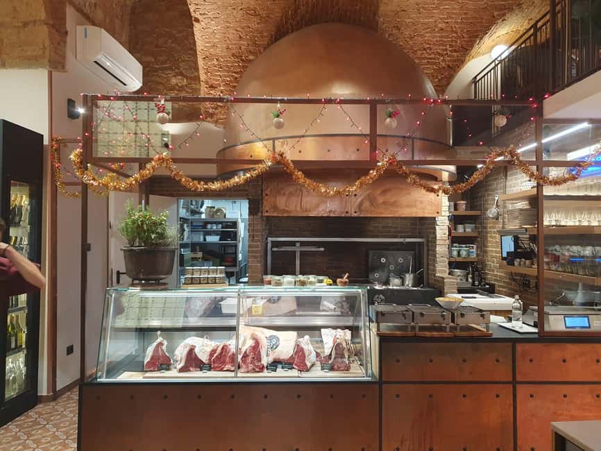 Florence: Live Grill Show & Steak Dinner with Wine - Service makes a noticeable difference