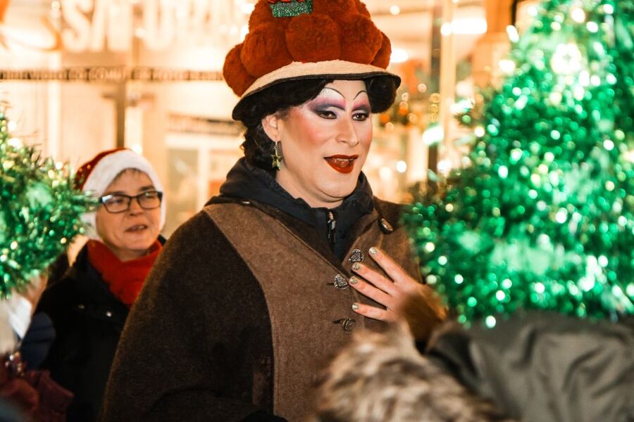 Freiburg: Christmas Drag Show Walk with Betty BBQ - The comedy is the main event