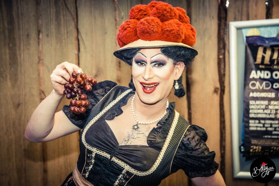 Freiburg: Drag Queen Show Walk with Betty BBQ - Meeting Betty BBQ at Franziskanerstraße 11