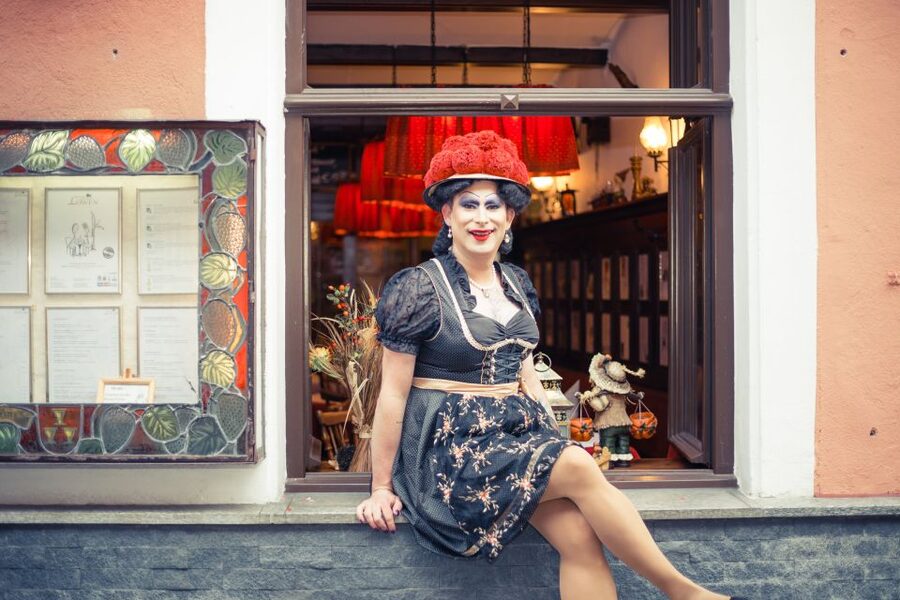 Freiburg: Drag Queen Show Walk with Betty BBQ - A city walk built around comedy and gossip