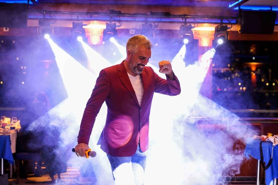 From Istanbul: Bosphorus Dinner Cruise Tavern & World Show - A stage show with Turkish and international dances