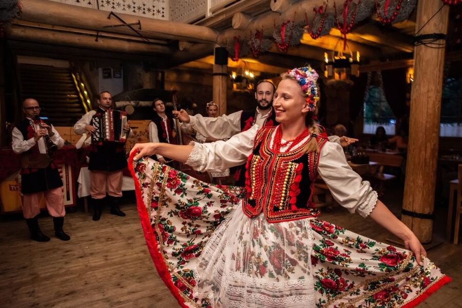 From Krakow: Polish Folk Show with All-You-Can-Eat Dinner - A Polish feast beside Lake Kryspinów