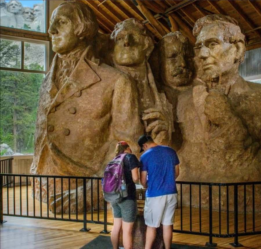 From Rapid City: Mt. Rushmore and Crazy Horse Tour - What the guides add to the day