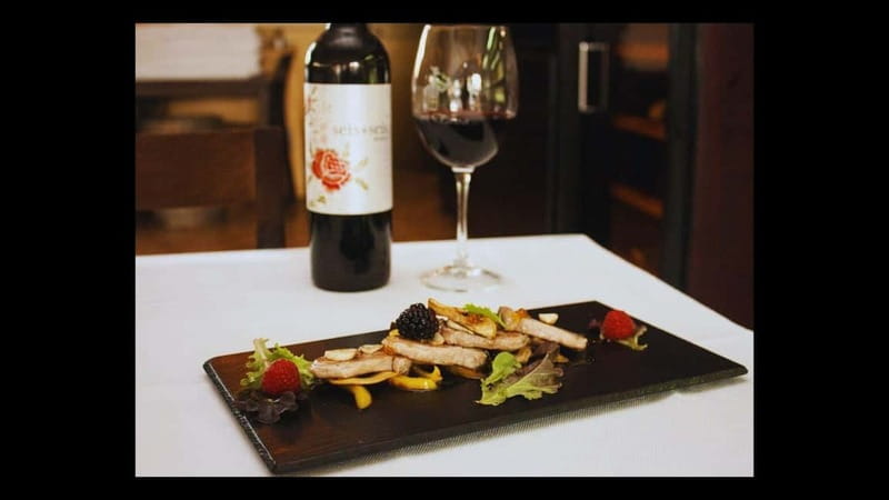Fuengirola: Flamenco Show & Dinner at Tipi Tapa, near Mijas - The five-artist performance
