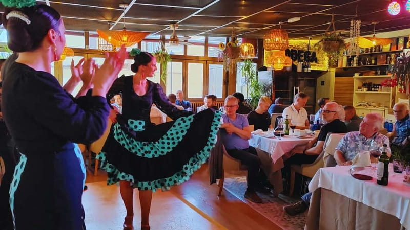 Fuengirola: Flamenco Show & Dinner at Tipi Tapa, near Mijas - The finale puts you on stage
