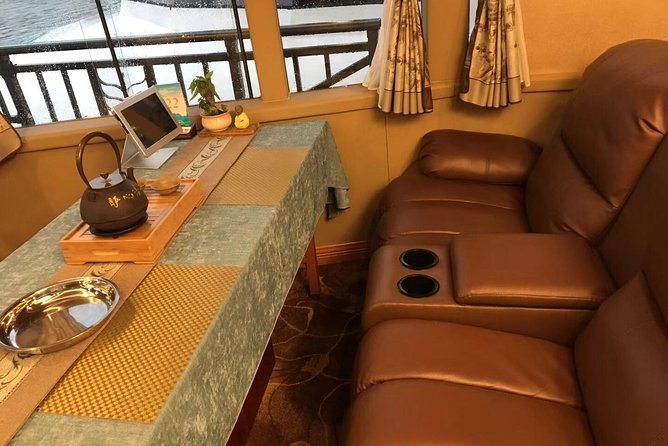 Full-Day Li-River Tour with the 4 Star Luxury Boat VIP Room and Liusanjie Show - Who will enjoy this Li River day most?