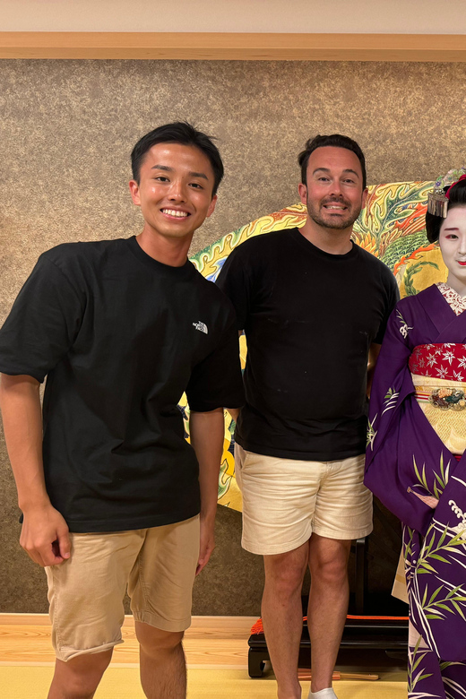 Gion Walking Tour, Geisha Show and Japanese Game in Kyoto - The traditional Japanese fan game