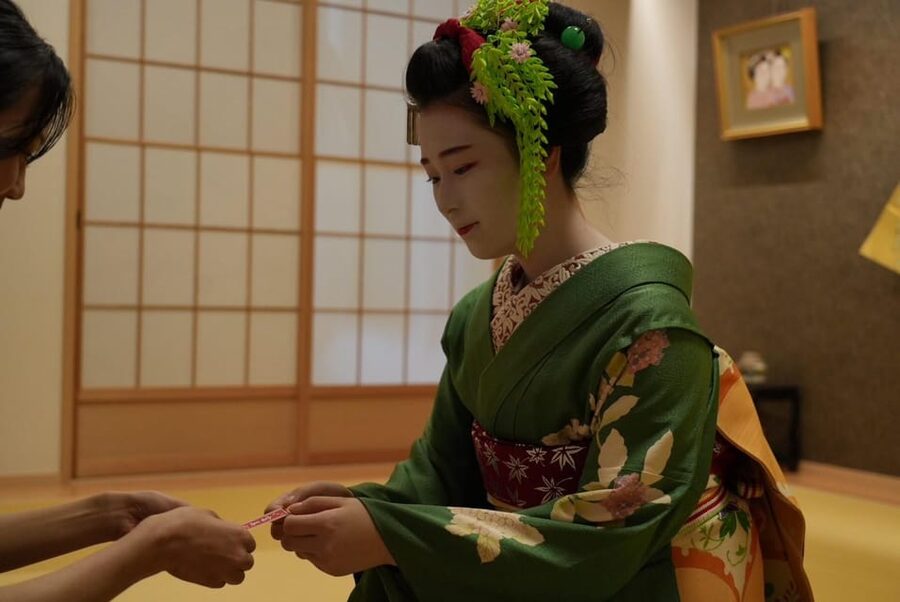 Gion Walking Tour, Geisha Show and Japanese Game in Kyoto - What is included for $108