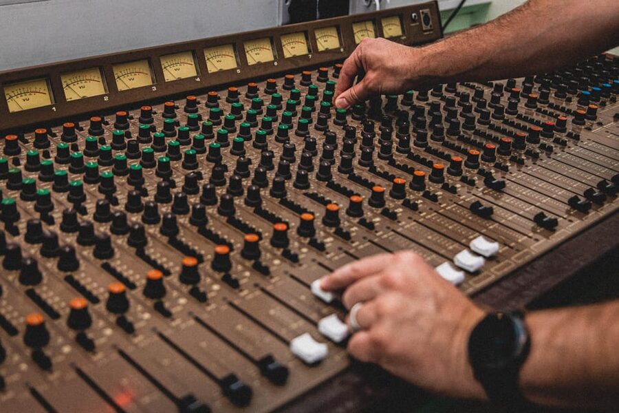 Glasgow: Stuck in the 90s... A Nostalgic Musical Escape Room - How the 75-minute investigation works