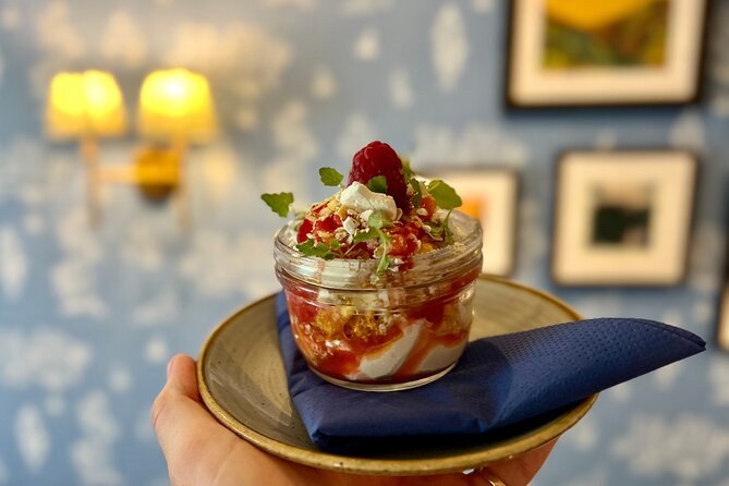 Glasgow West End Food Tour: 7 Tastings, Scotch & Local Stories - A walking break at the University of Glasgow
