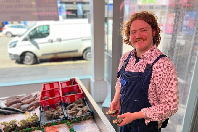 Glasgow West End Food Tour: 7 Tastings, Scotch & Local Stories - Two single malts on Hillhead’s lively streets