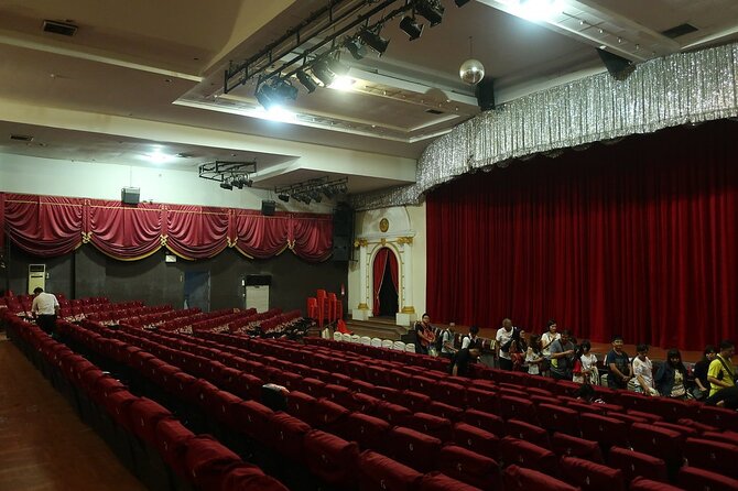 Golden Dome Cabaret: A Night of Glamour and Glitter - Choosing between Deluxe and VIP seats