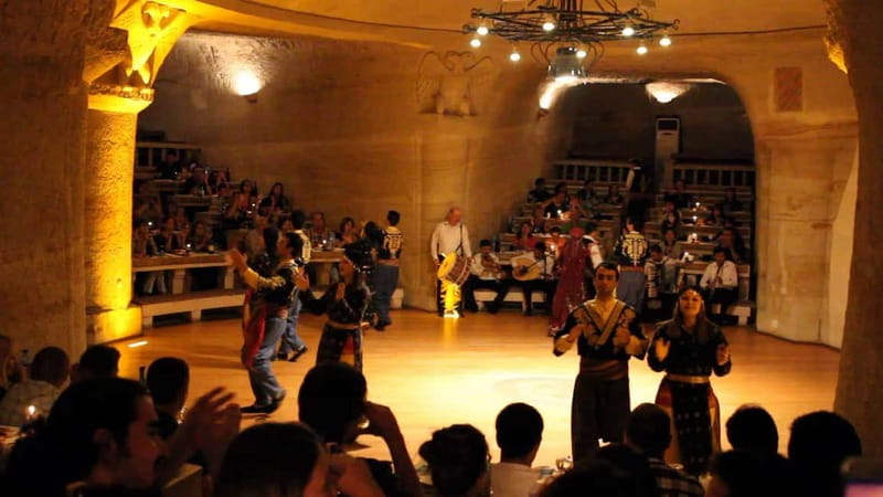 Göreme: Dinner and Folk Show at a Cave Restaurant - What the service is like