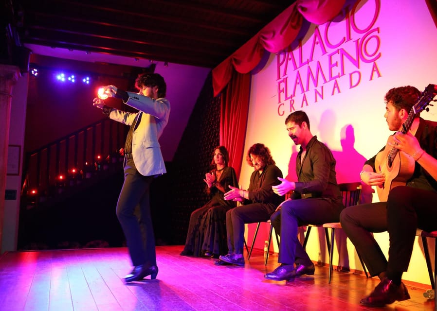 Granada: 1-Hour Traditional Flamenco Show at Palacio - The bar before the music begins