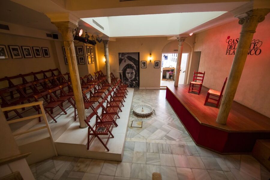 Granada: 1-Hour Traditional Flamenco Show - The setting at Cuesta Gomerez 11
