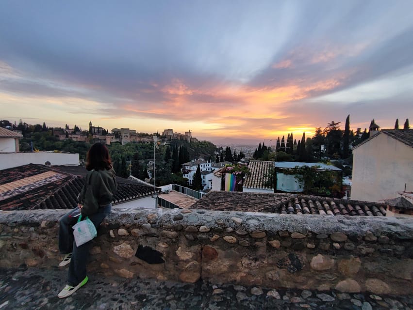 Granada: Albaicín and Sacromonte Sunset Tour & Flamenco Show - Albaicín’s lanes and old Muslim quarter