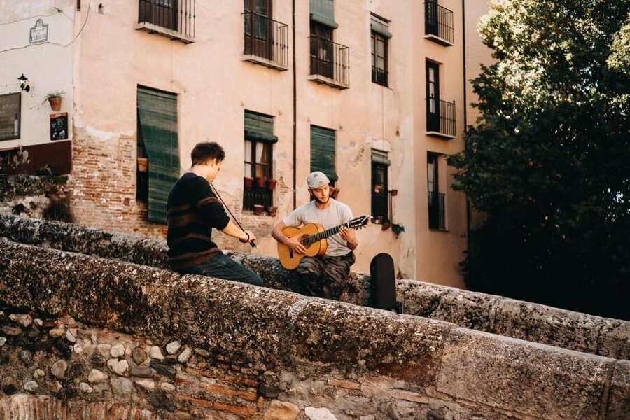 Granada: Albaicín & Sacromonte Walking Tour & Flamenco Show - Starting at Plaza Nueva and heading uphill