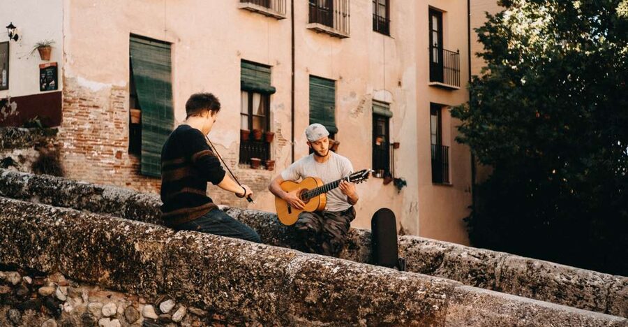 Granada: Albaicín & Sacromonte Walking Tour & Flamenco Show - Sacromonte and Granada’s cave-house tradition