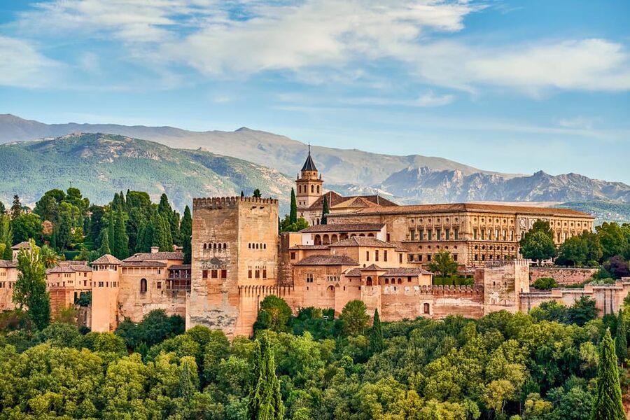 Granada: Alhambra Guided Tour and Flamenco Show - Generalife Gardens and the Palace of Charles V