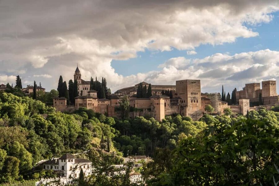 Granada: Los Amayas Cave Flamenco Show in Sacromonte - Getting to Sacromonte and Planning Your Evening