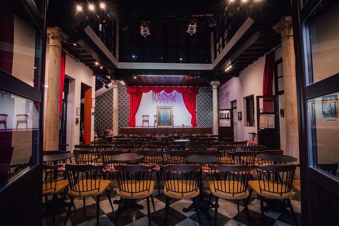 Grenada: Flamenco Palace, the best show in the center - The bar adds a useful pre-show pause