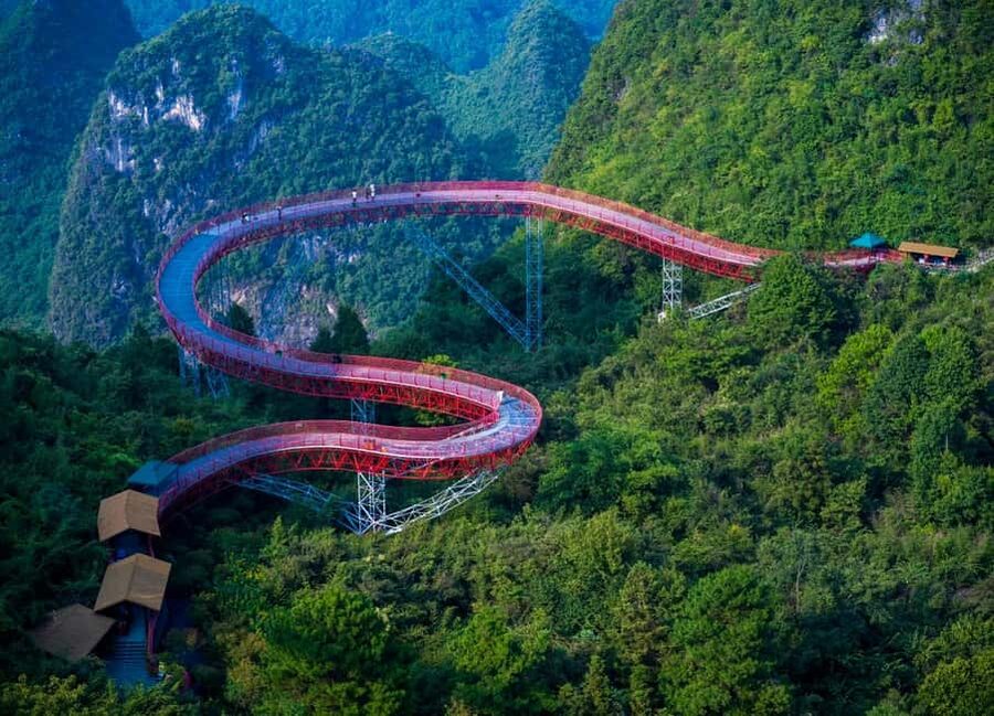 Guilin: Cave, Yulong Rafting, Glass-bottomed skywalk & Show - The Yulong River offers a slower kind of scenery