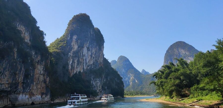 Guilin: Private Full-Day Li River Cruise and Liusanjie Show - A private car changes the rhythm of the day