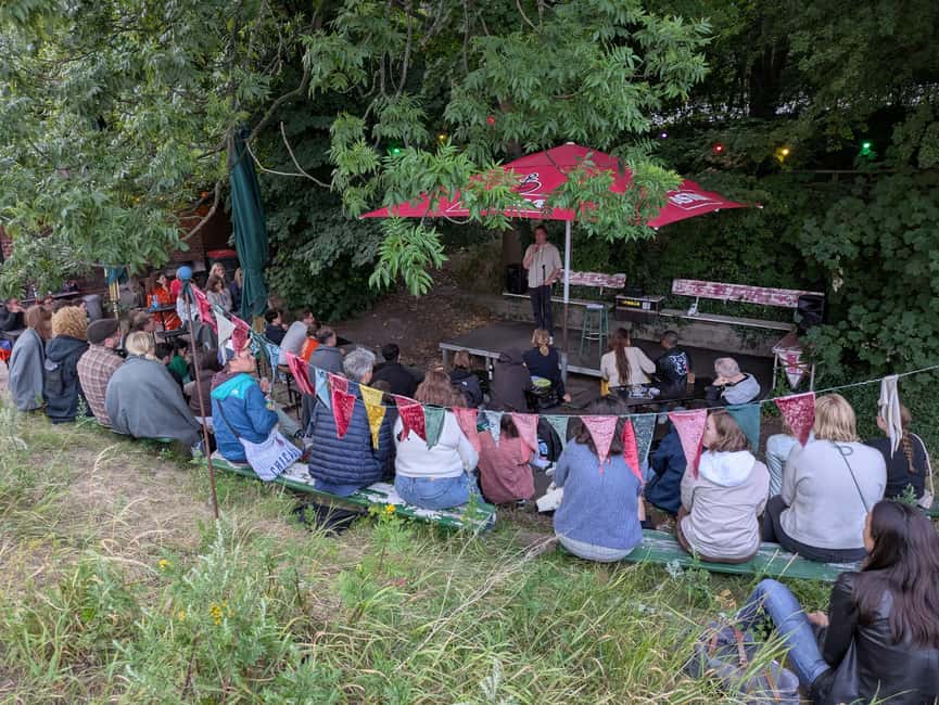 Hamburg: Katta Standup Comedy Show in Altona & Eimsbüttel - Why this open mic feels different from a club show