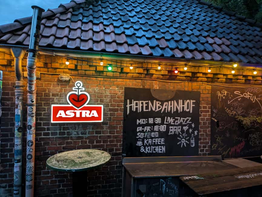 Hamburg: Katta Standup Comedy Show in Altona & Eimsbüttel - What the two-hour show is like